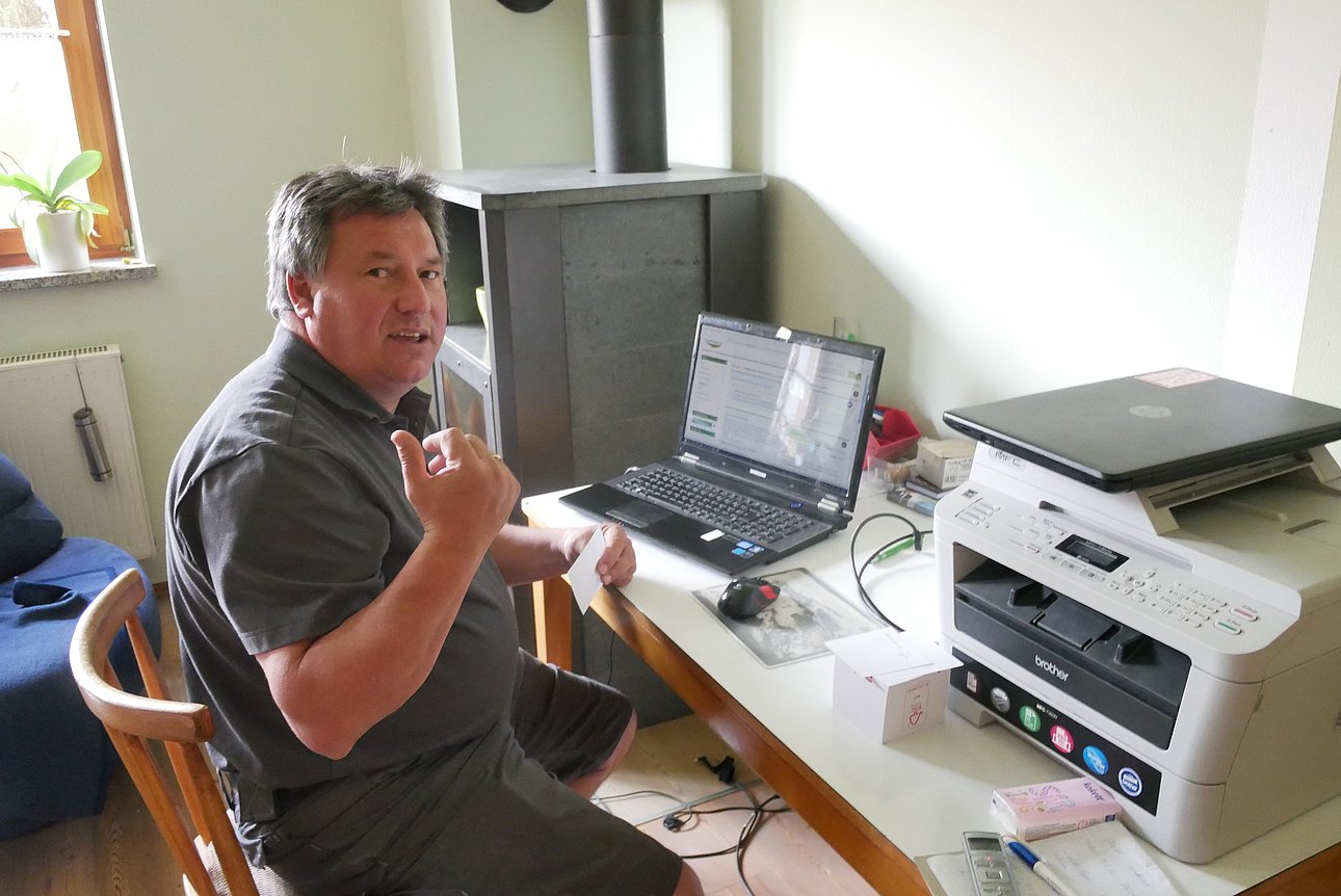 Ohne Computer ist die Arbeit eines Landwirts nicht mehr denkbar. (Foto: Hannelore Summer) Ohne Computer ist die Arbeit eines Landwirts nicht mehr denkbar. (Foto: Hannelore Summer)