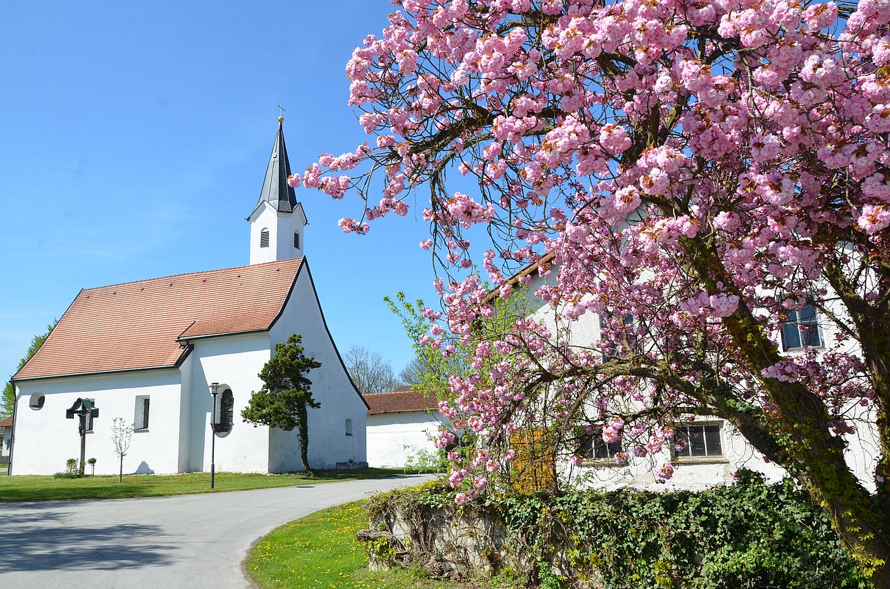 Dorfkapelle Uttenhofen (Foto: Brigitte Schranz – Brigittes Photographien)