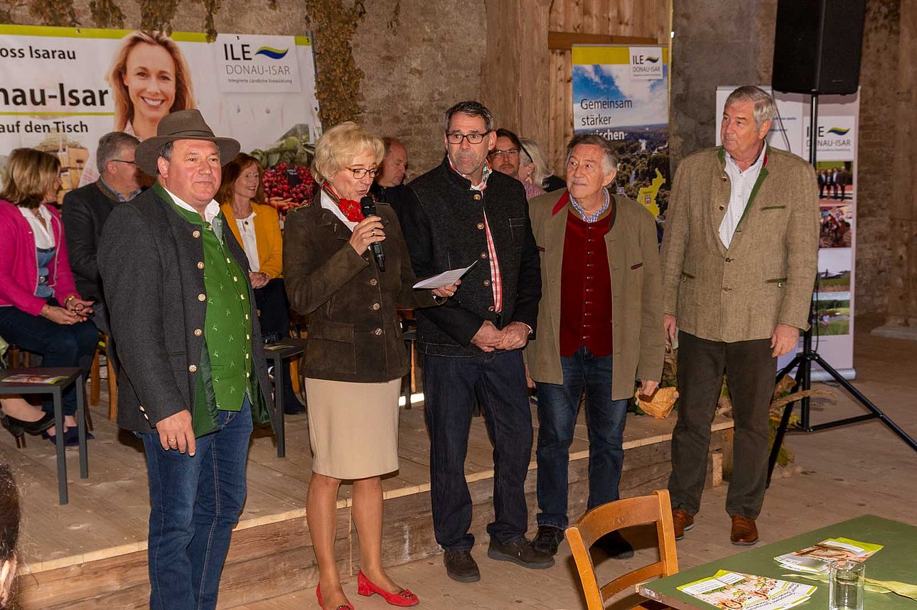 Die Bürgermeisterinnen und Bürgermeister der ILE-Kommunen eröffneten den Tag. (Bild: Christian Omonsky)