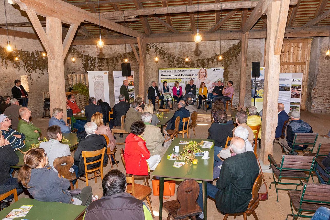 Beim Dialogforum erörterten die Teilnehmerinnen und Teilnehmer das Spannungsfeld, in dem sich die regionale Lebensmittelproduktion und -vermarktung bewegt. (Bild: Christian Omonsky)
